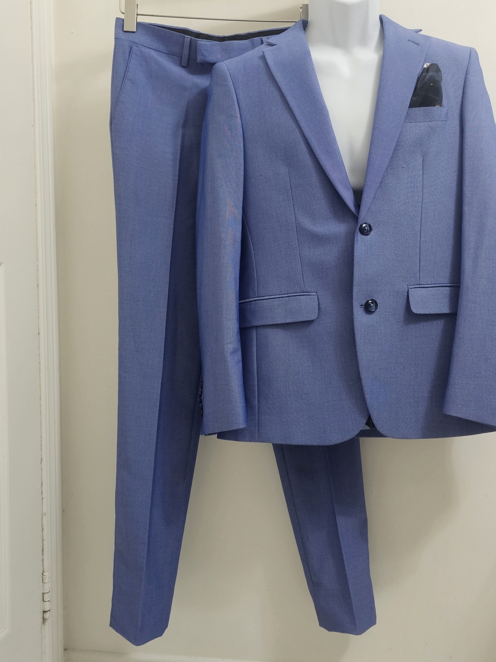 Boy's Men's Light Blue Two-Piece Suit - Classic Single-Breasted Blazer & Pants.